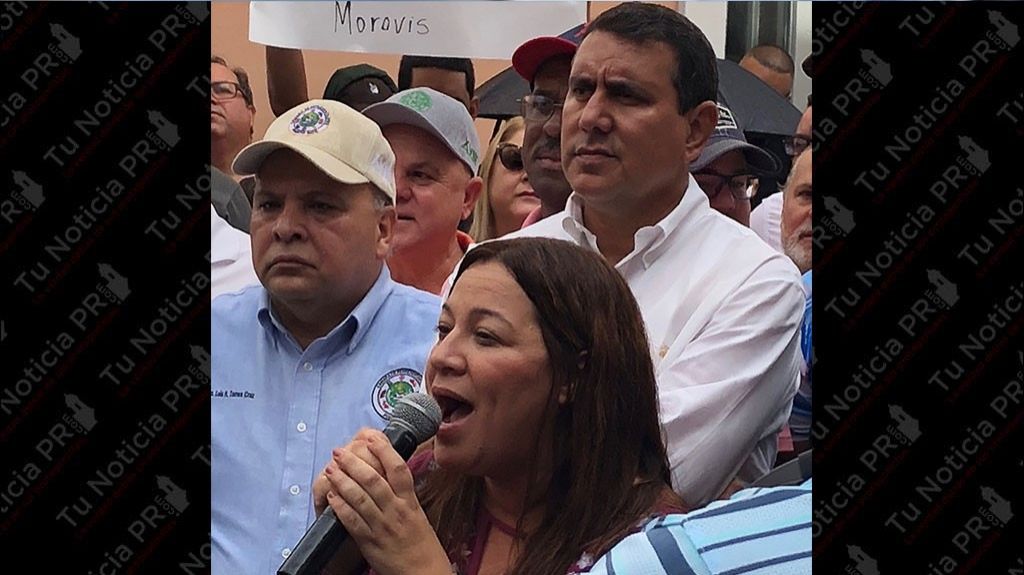  Alcaldesa de Morovis requiere visita a Director de AEE 