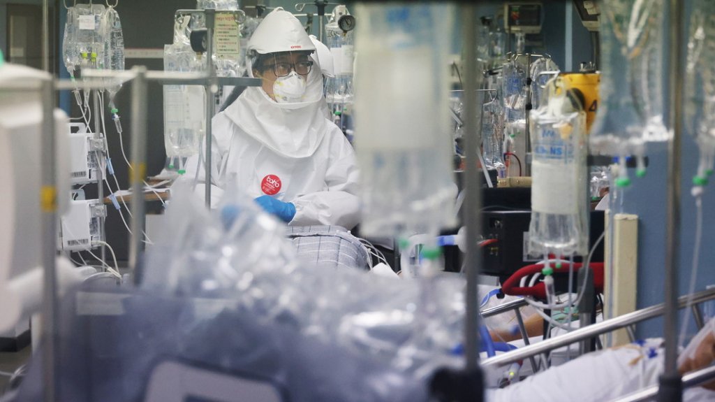  La OMS dice que todav&iacute;a no se han registrado muertes a causa de la variante &oacute;micron del coronavirus 