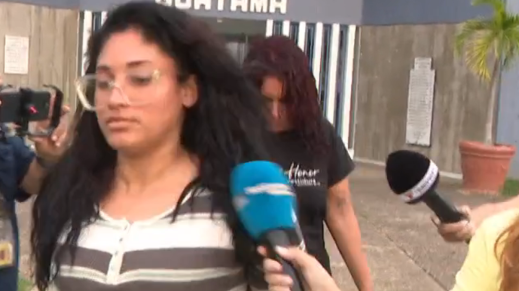  Video: Arrestan a dos maestras de Salinas que dejaron a sus hijos solos para irse de Jangueo 