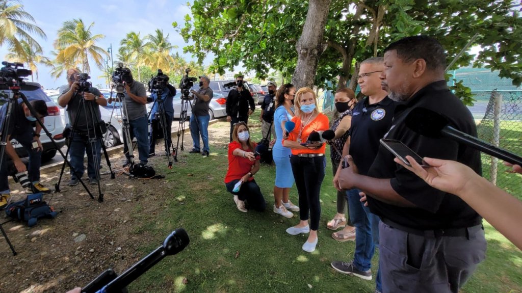 Piden no acudir a las playas por paso al sur del hurac&aacute;n Elsa 
