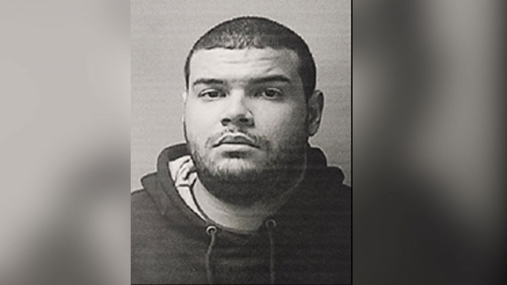  Se Busca por Carjacking y Maltrato a Persona de Edad Avanzada 