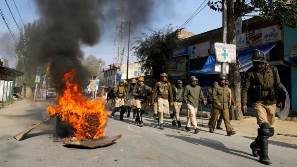  Video: Fallecen dos insurgentes durante una operaci&oacute;n de b&uacute;squeda en la Cachemira india 