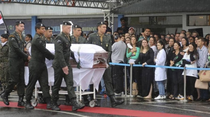 ChapecÃ³, bajo la lluvia, despide a sus hÃ©roes