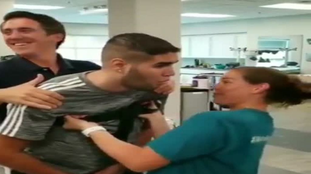  Video: Exboxeador boricua Prichard Colón tratando de darle un beso a la terapista 