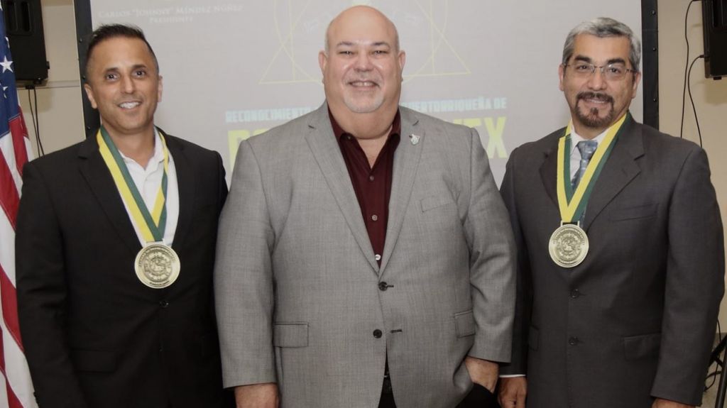  &ldquo;Johnny&rdquo; M&eacute;ndez y Joseph Acab&aacute; reconocen estudiantes destacados en la rob&oacute;tica 