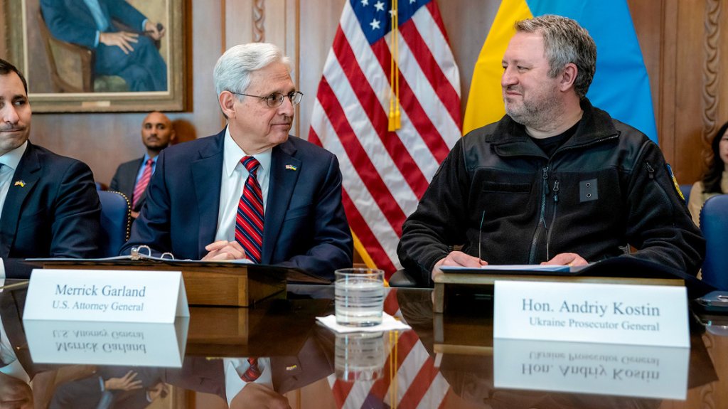  EE.UU. Transfiere a Ucrania Activos Rusos Confiscados, Moscú Promete Respuesta “No Convencional“ 