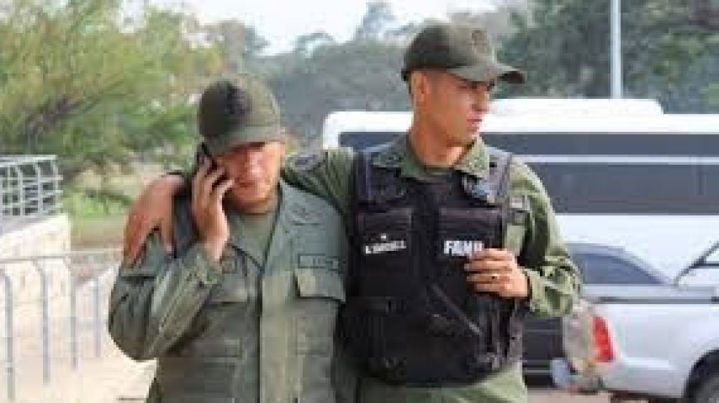  Vea video: Migraci&oacute;n Colombia asegura que 23 militares y polic&iacute;as venezolanos han desertado 