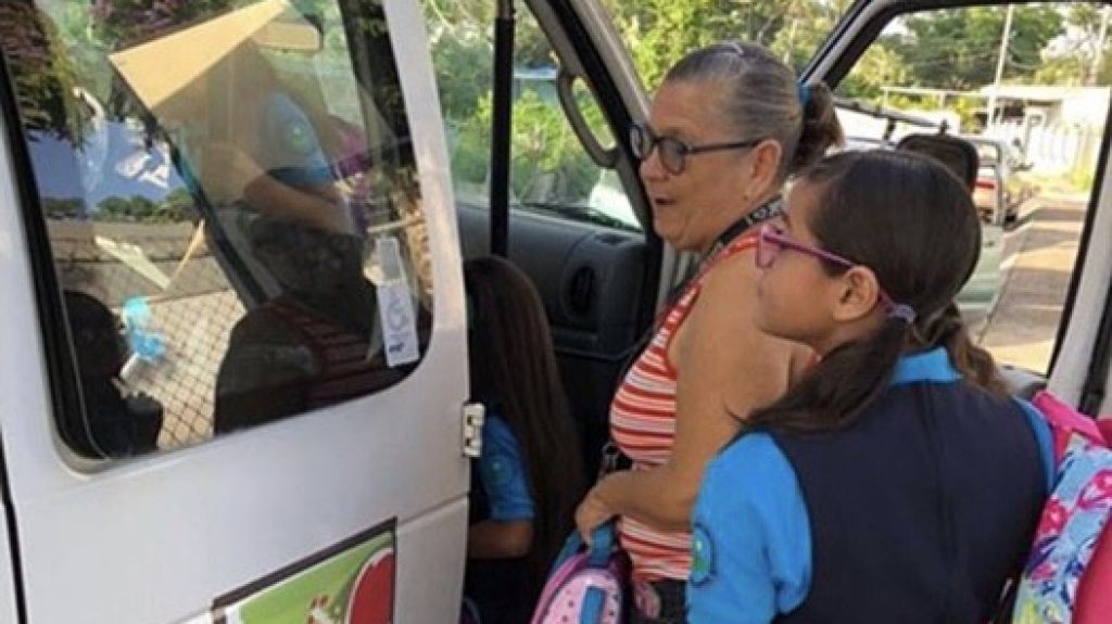  Tras descoordinaci&oacute;n de Educaci&oacute;n, municipio de Morovis transporta a estudiantes 
