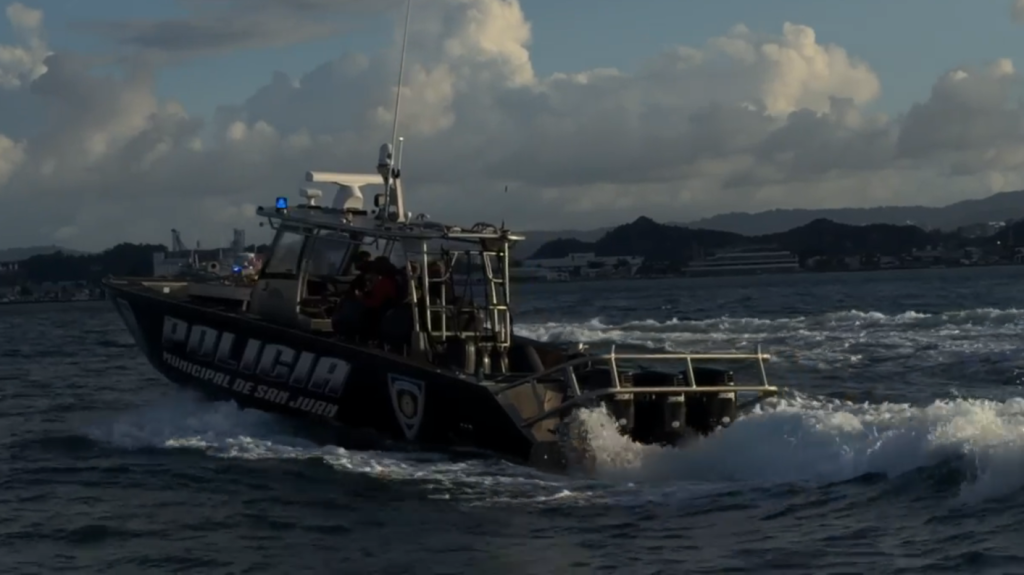  Video: Policías Municipales de San Juan rescatan a personas arrastradas por el mar en Condado 
