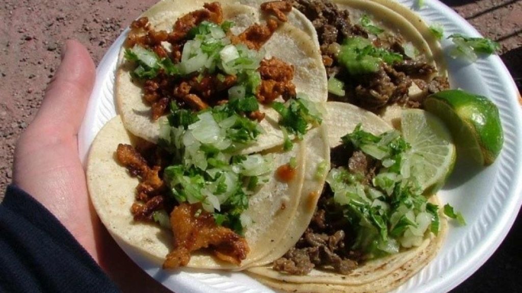 Familia libra asalto ofreci&eacute;ndole un taco al delincuente 