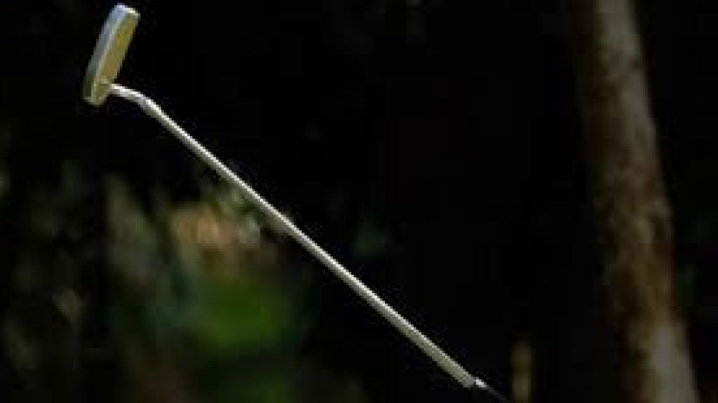  Hombre agrede a su padrastro con un palo de golf 