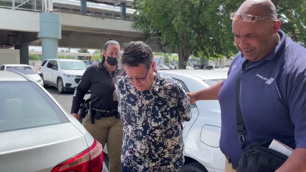  Arrestan en Bayam&oacute;n Psic&oacute;logo cl&iacute;nico por ponerse &ldquo;fresco&rdquo; con pacientes 