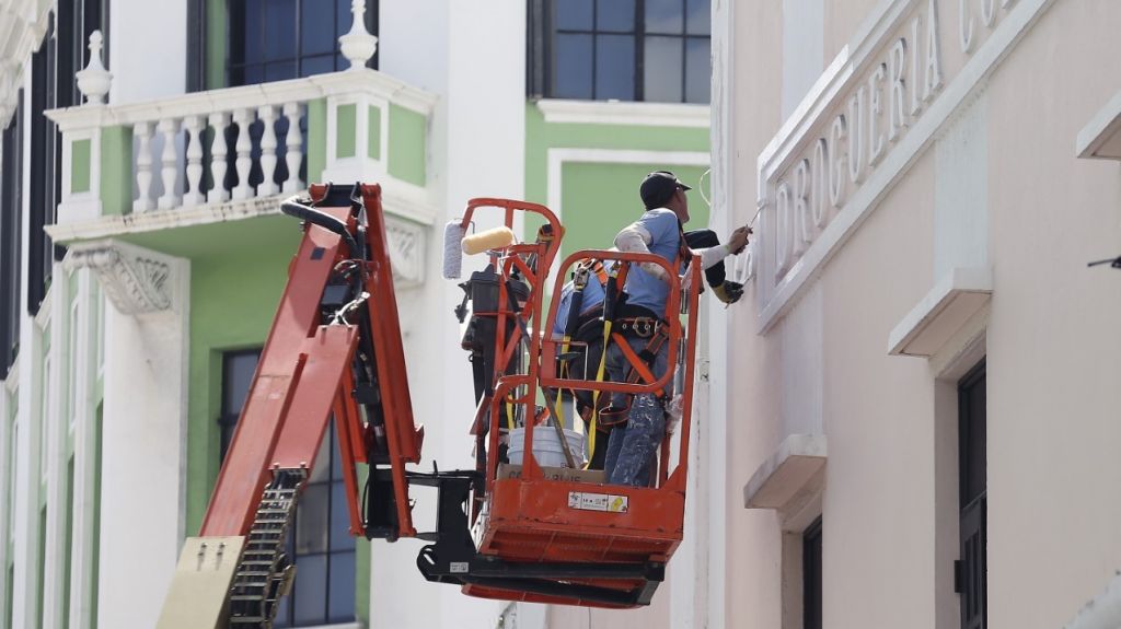  Municipio de San Juan comienza limpieza y pintura luego de manifestaciones 