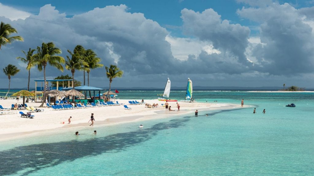  Piden reapertura de playas y balnearios 