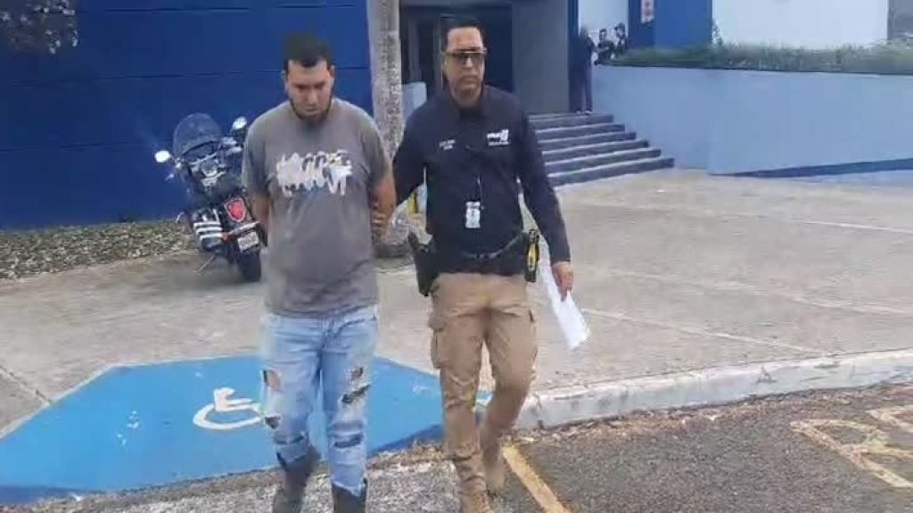  Video: &ldquo;Pillan&rdquo; a uno de los lideres en el robo de motoras y &ldquo;Carjacking&rdquo; en las &aacute;reas de Aguadilla, Mayag&uuml;ez, Arecibo 