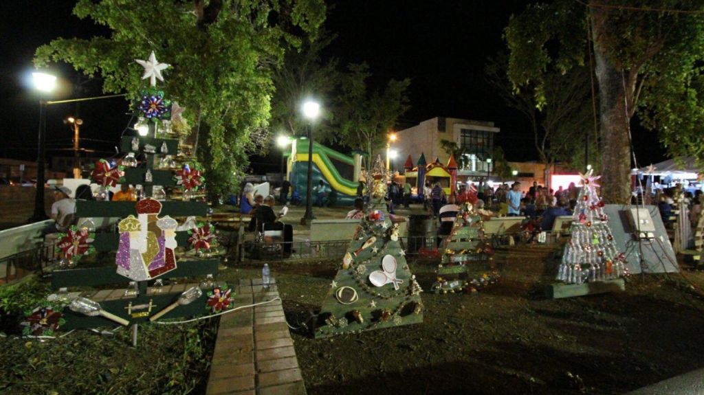 Vega Alta atrae la atenciÃ³n de medios internacionales, como la televisiÃ³n Suiza y CNN, por estampas navideÃ±as elaboradas con escombros dejados por el ciclÃ³n MarÃ­a