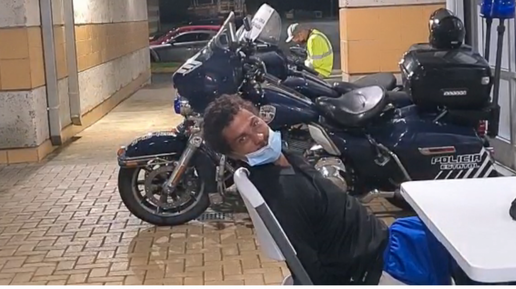  Video: Agentes de Autopista Buchanan arrestan a un hombre con un carro robado 