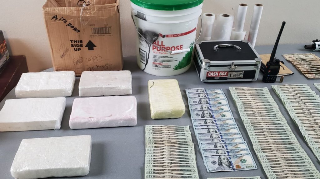  Fotos: Ocupan 6 kilos de coca&iacute;na, armas de fuego, pirotecnia y realizan arrestos en medio de allanamientosen Ponce 