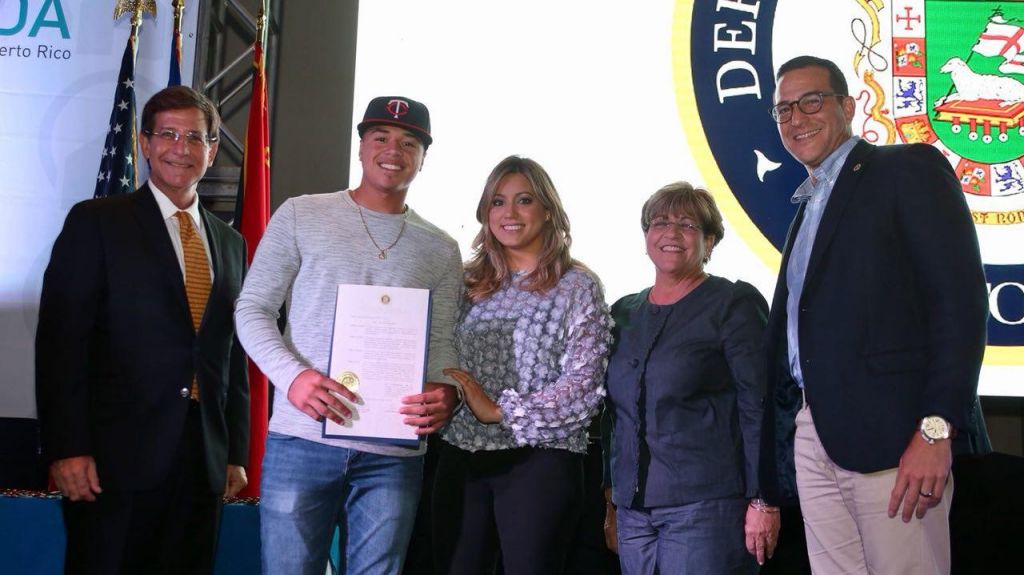  Reconocen el &eacute;xito de cientos de j&oacute;venes de Vivienda P&uacute;blica 