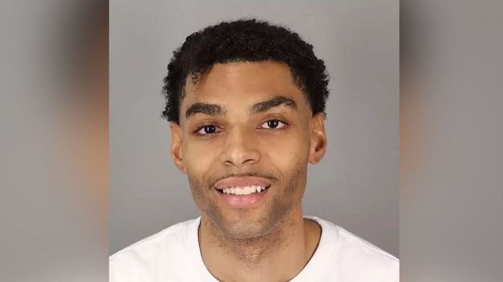  VIDEO: Joven lame un helado en Walmart y lo devuelve a la nevera y ahora podr&iacute;a enfrentarse a un a&ntilde;o entre rejas 