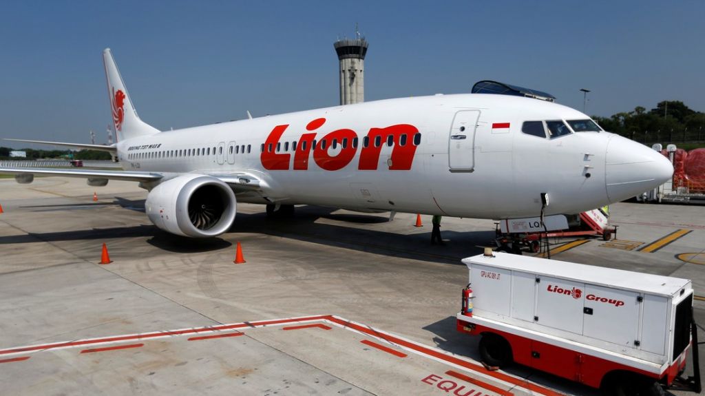  En Boeing llamaron "idiotas" a los pilotos de Lion Air por pedir entrenamiento para los 737 MAX y un a&ntilde;o despu&eacute;s uno de sus aviones se estrell&oacute; 