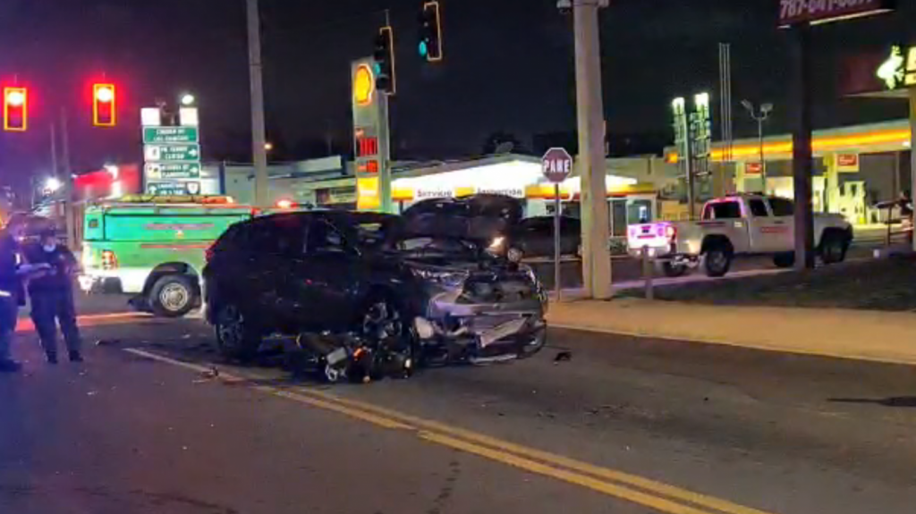  Video: Identifica conductor de &ldquo;Uber Eats&rdquo; que choc&oacute; anoche en su motora en Bayam&oacute;n 