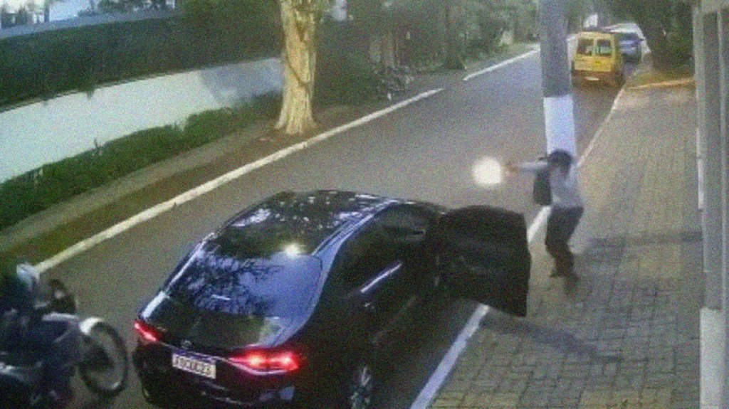  VIDEO:Escoltas de un alcalde brasile&ntilde;o matan a tiros a un asaltante armado que intent&oacute; robarles 