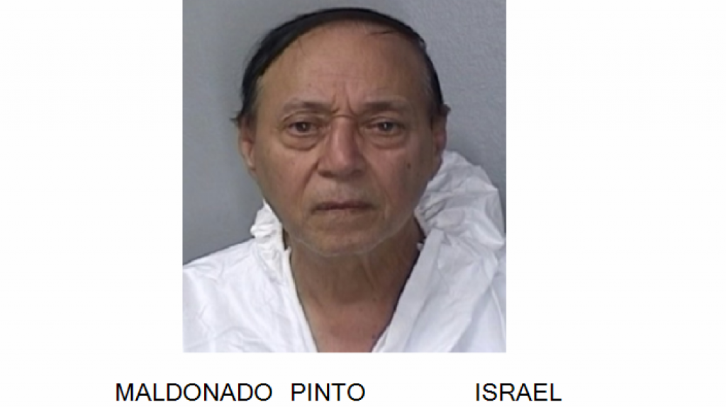  Maestro de masajes de 71 años se le fue la mano con una voluntaria en Universidad de Carolina 