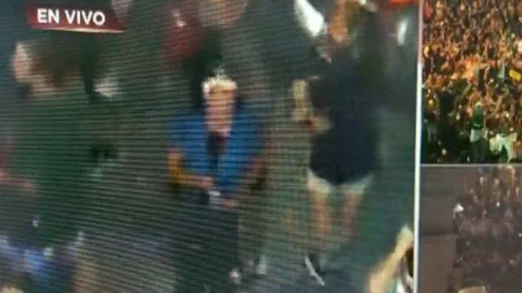  Video: Reportera de Telemundo asegura situaci&oacute;n peligrosa ya que manifestantes consumen alcohol y drogas 