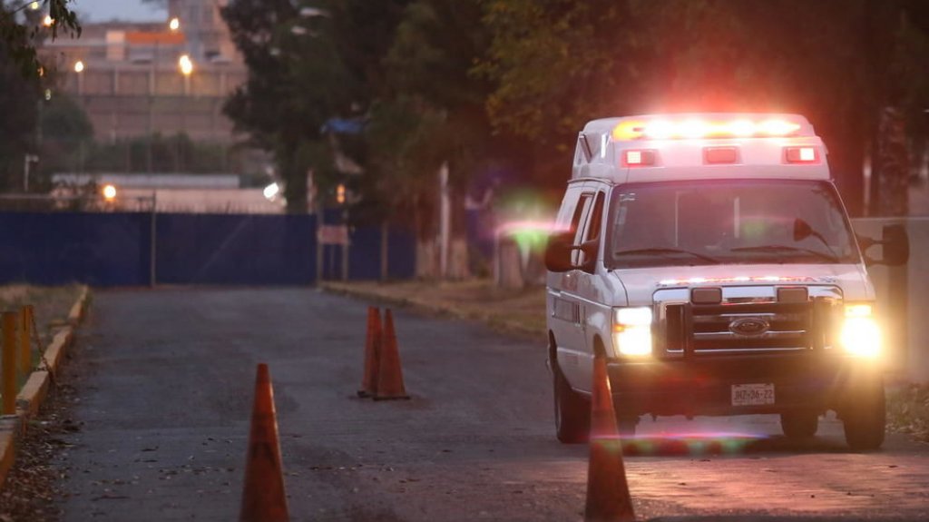  Entre la vida y la muerte se debate peat&oacute;n de 22 a&ntilde;os arrollado al cruzar con luz roja una carretera en A&ntilde;asco 