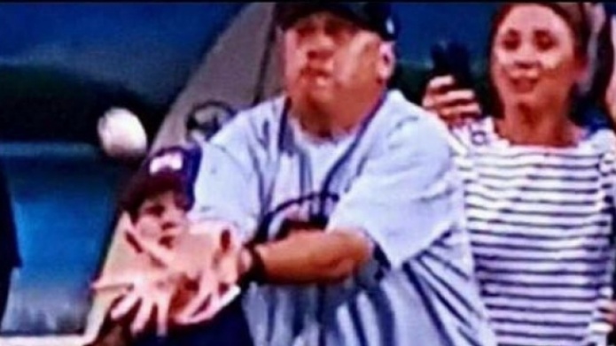 Video: "El coge bolas" del juego de anoche envÃ­a mensaje a Puerto Rico  