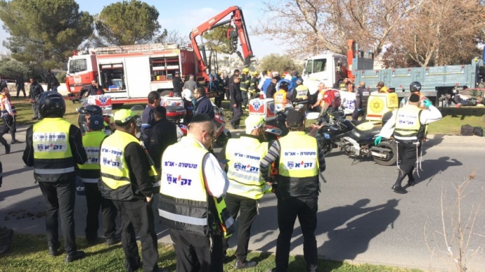 Cuatro muertos y 15 heridos al embestir un camiÃ³n a una multitud en JerusalÃ©n