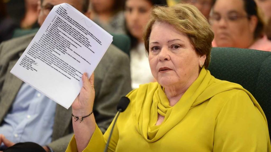  Asociaci&oacute;n de Maestros prepara otra demanda contra Keleher ante el proceso de matr&iacute;cula y cierre de escuelas 