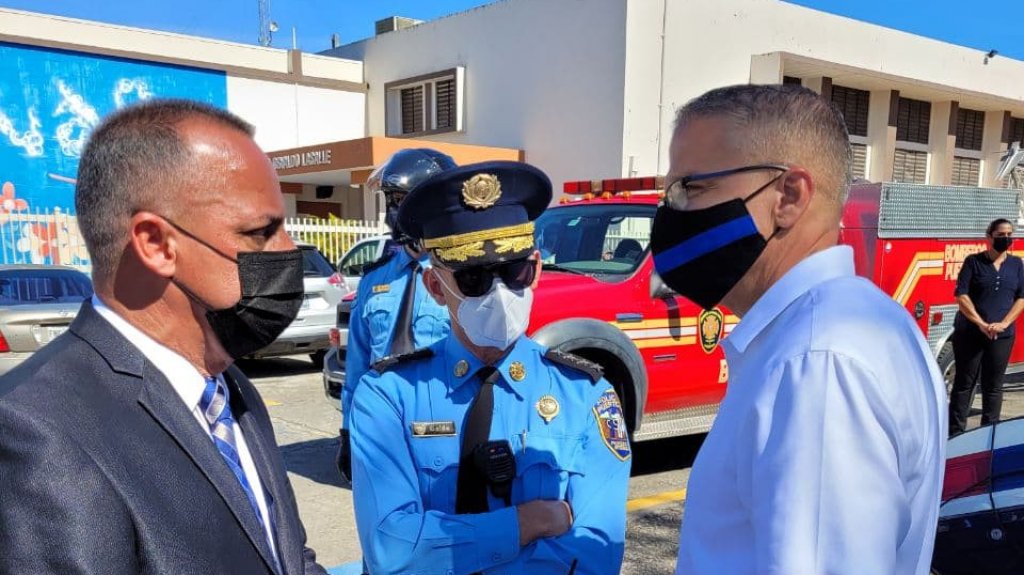  Polic&iacute;a lleva orientaci&oacute;n a residentes del complejo de viviendas Luis Llorens Torres 