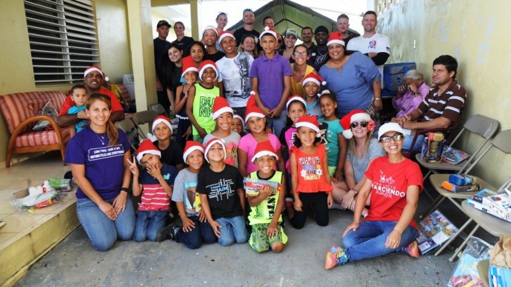 Guardacostas entregan juguetes a niÃ±os de Naguabo
