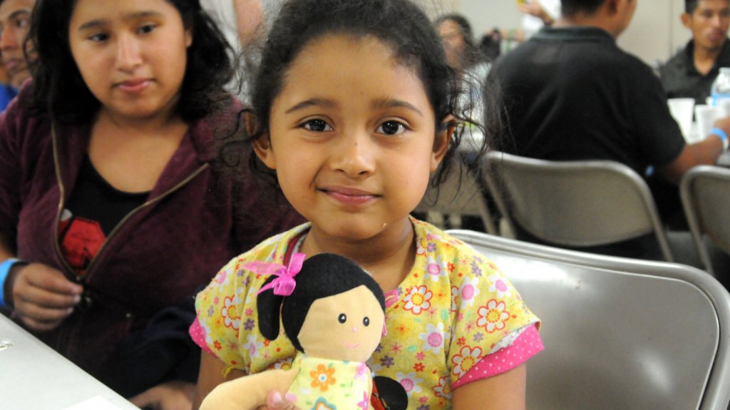  M&aacute;s de 4.000 migrantes menores de edad est&aacute;n en custodia de Inmigraci&oacute;n 