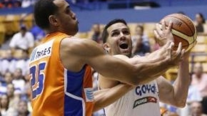 BayamÃ³n adquiere en cambio a Soto y Alvarado