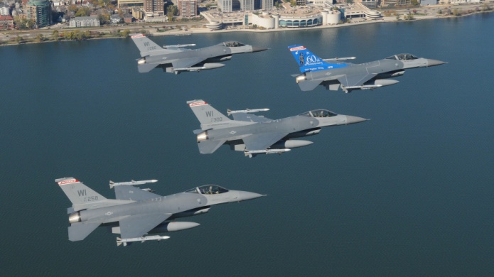 Cazas estadounidenses vuelan hacia Polonia para maniobras militares