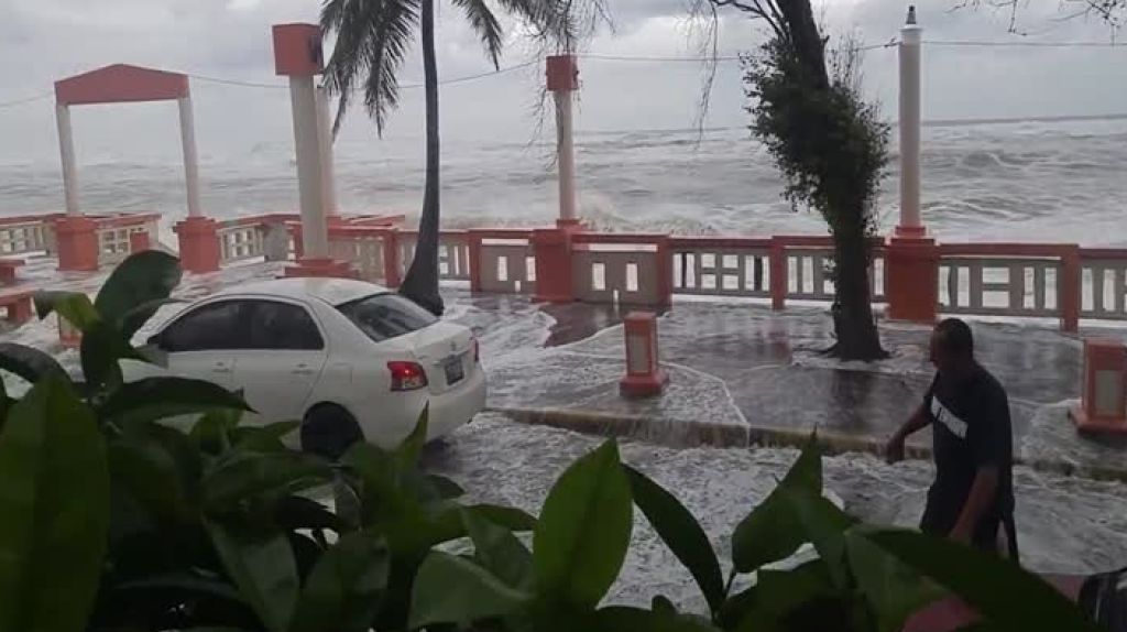  Video: Corre y Corre en Hatillo con impacto de gigantesca ola 