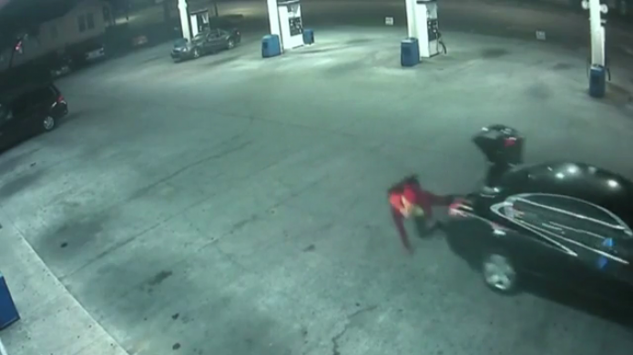 Video: Mujer escapa del baul de un auto tras haber sido secuestrada en Alabama