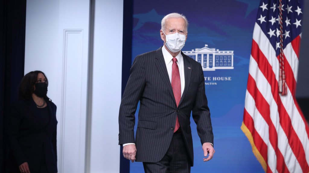  Biden pide al Congreso restringir armas en tercer aniversario de Parkland 