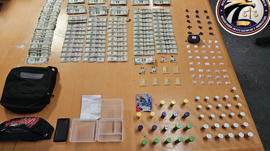  Arrestan a un menor &ldquo;corriendo&rdquo; un punto de drogas en caser&iacute;o de San Juan 