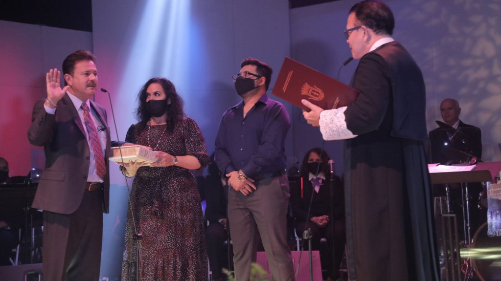  Alcalde Aponte de Carolina exalta el fomento de los valores humanos al jurar nuevamente al cargo 