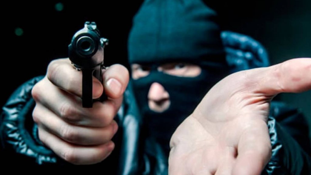  Le disparan en un pie para robarle nueve mil d&oacute;lares a un individuo en Puerto Nuevo 