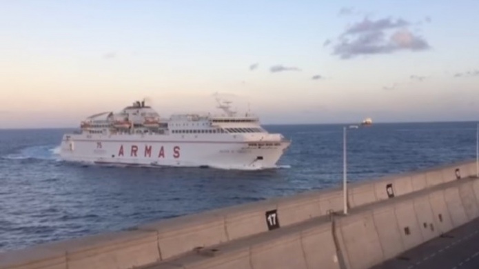 VIDEO: Un ferry con 140 personas a bordo se estrella contra un muelle en EspaÃ±a