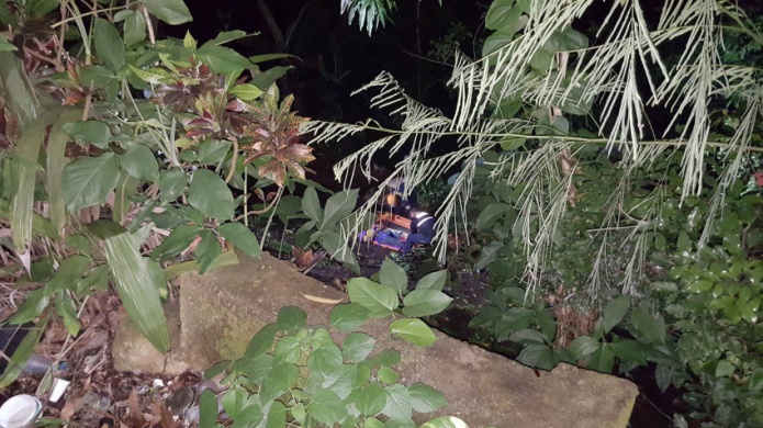 Rescatan en Caimito hombre que cayo barranco abajo 