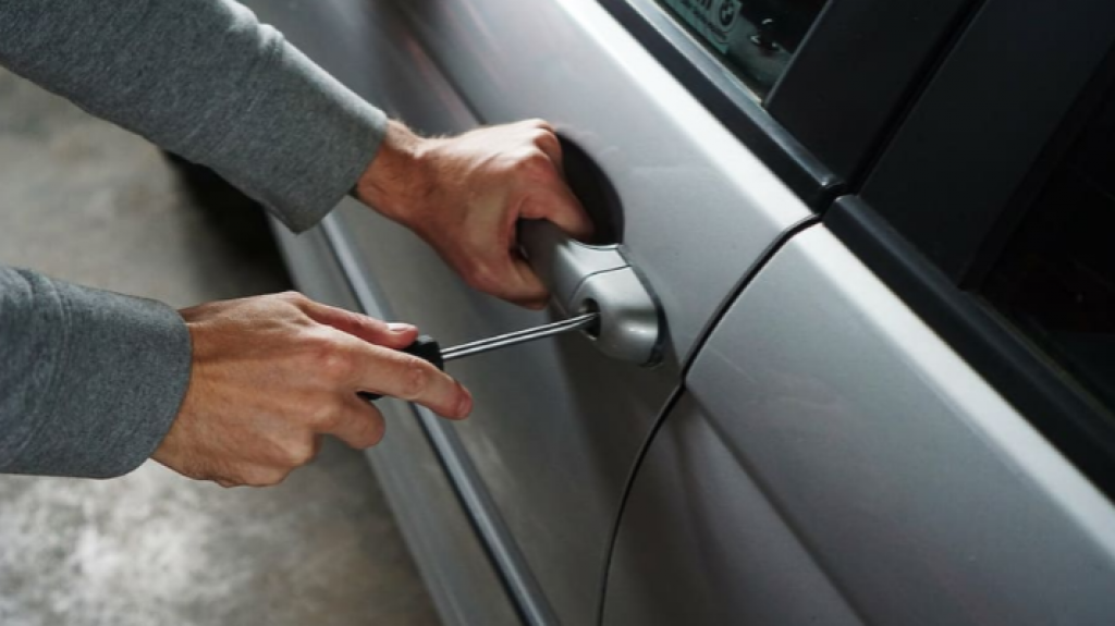  Roban miles de d&oacute;lares de dentro de un auto en Rio Piedras 