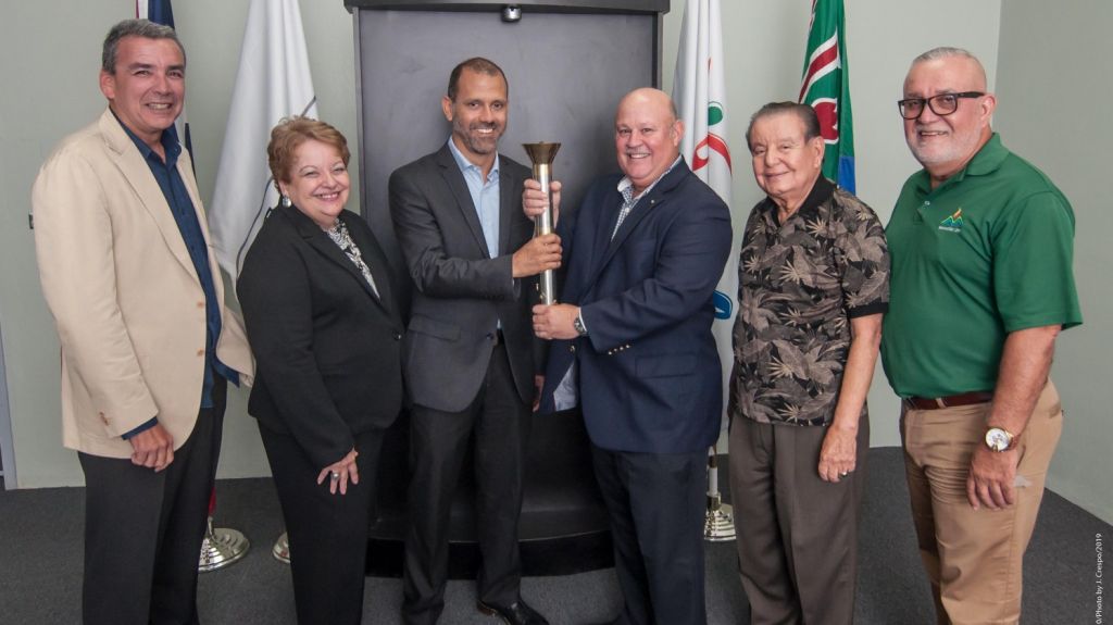  Pase de antorcha en Fundaci&oacute;n Mayag&uuml;ez 2010 