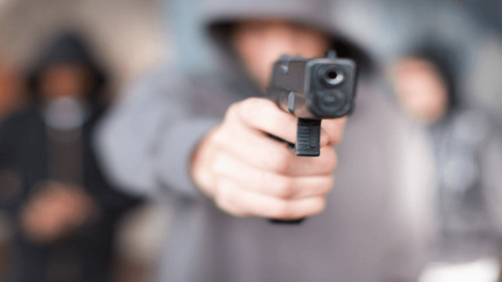  Una persona fue herida de bala al escapar de un asaltante 