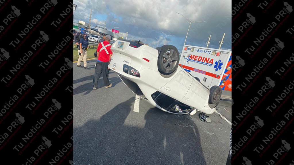  Fotos: Se reporta veh&iacute;culo volcado en la Baldorioty 